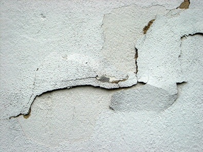 cracked-plaster-wall